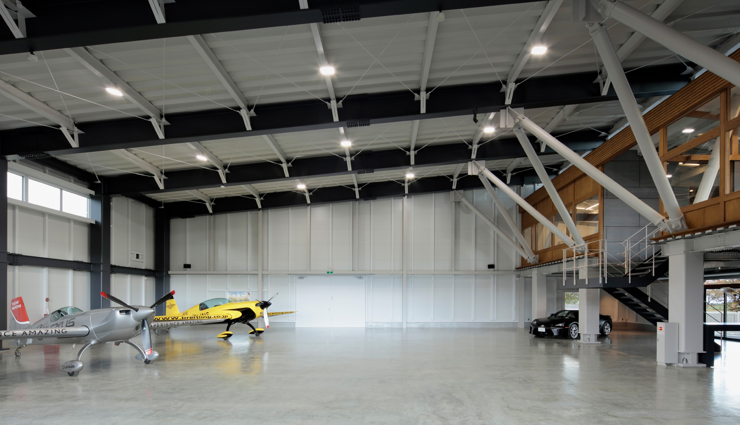 hangar1